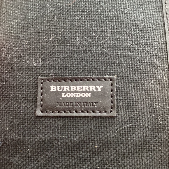 Burberry case - Picture 2 of 6